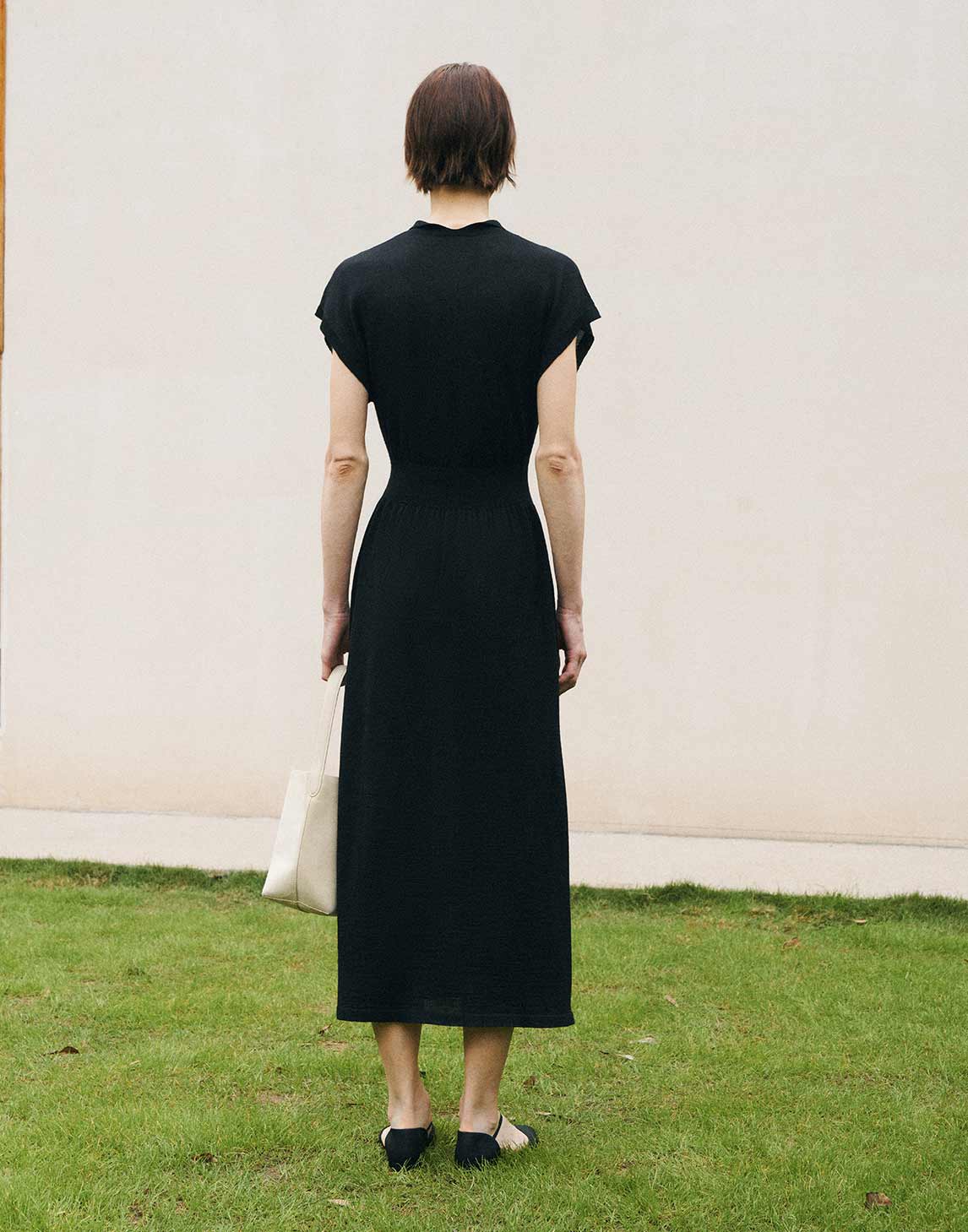 Robe en laine cintrée à la taille