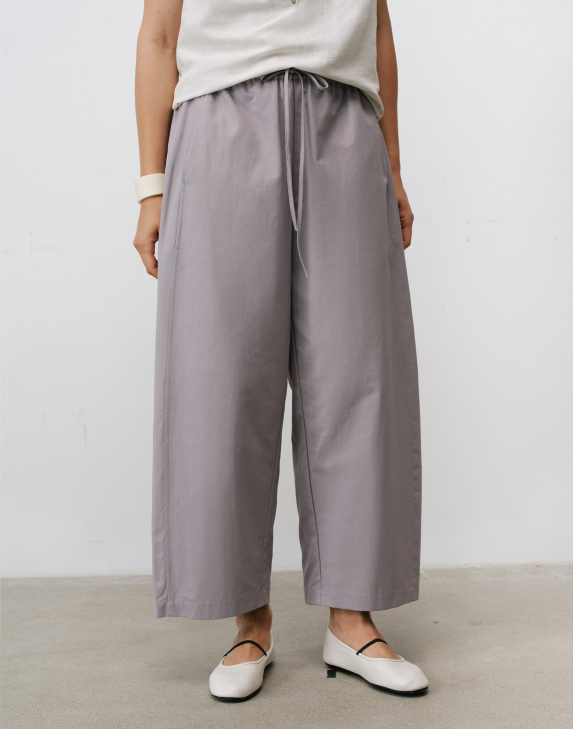 Pantaloni Moderni Minimalisti con Arricciature