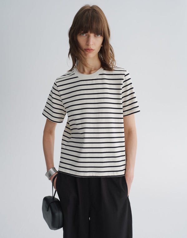 Gestreiftes Baumwoll-T-Shirt mit kontrastierendem Kragen