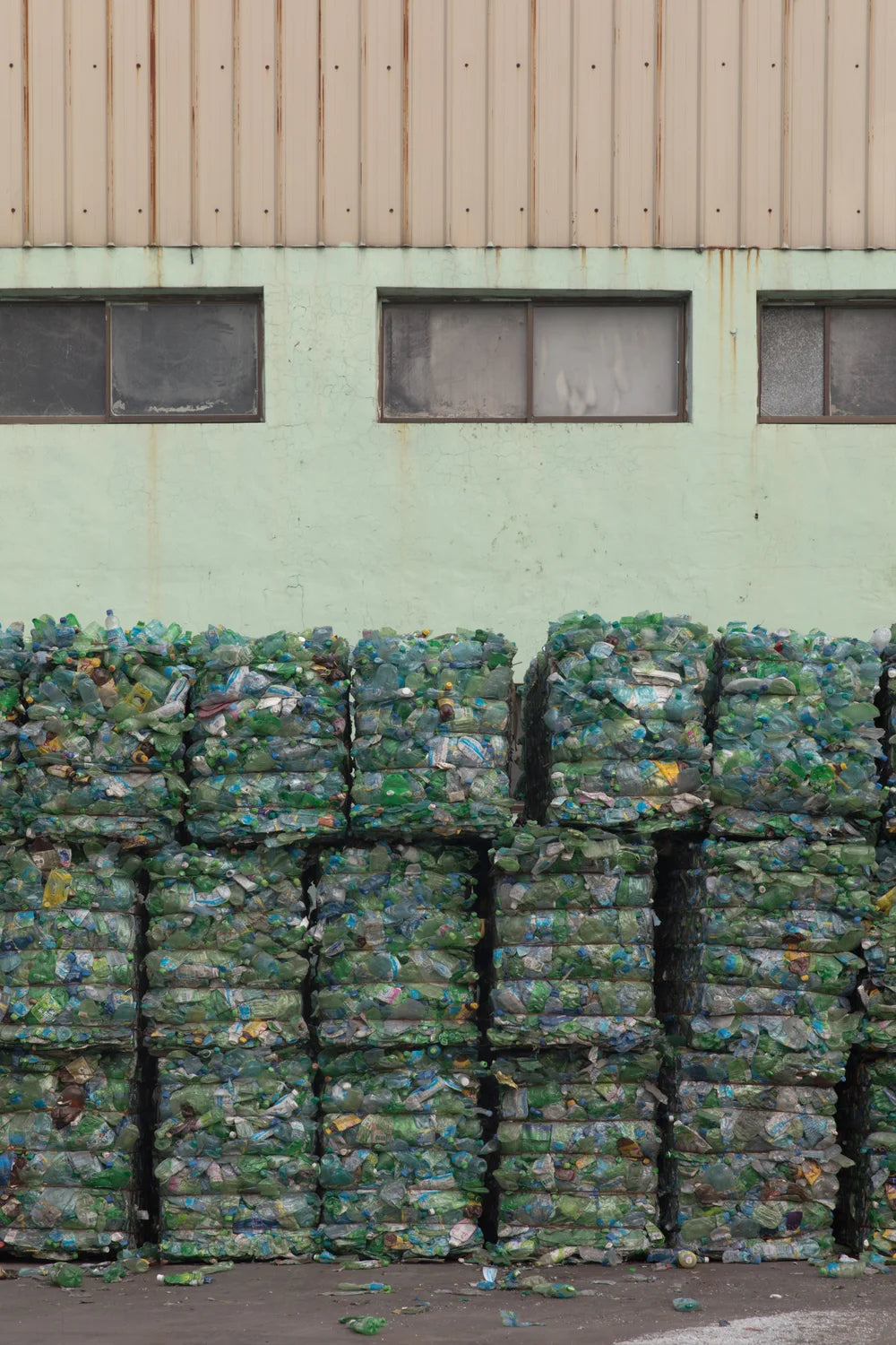 Dès que possible, nous utilisons des matériaux recyclés pour réduire notre empreinte carbone et nos déchets. Actuellement, 97 % du polyester et du nylon que nous utilisons proviennent de sources recyclées certifiées. L'utilisation de matériaux recyclés permet de réutiliser les ressources, de réduire les intrants et d'éviter la mise en décharge de matériaux potentiellement recyclables.