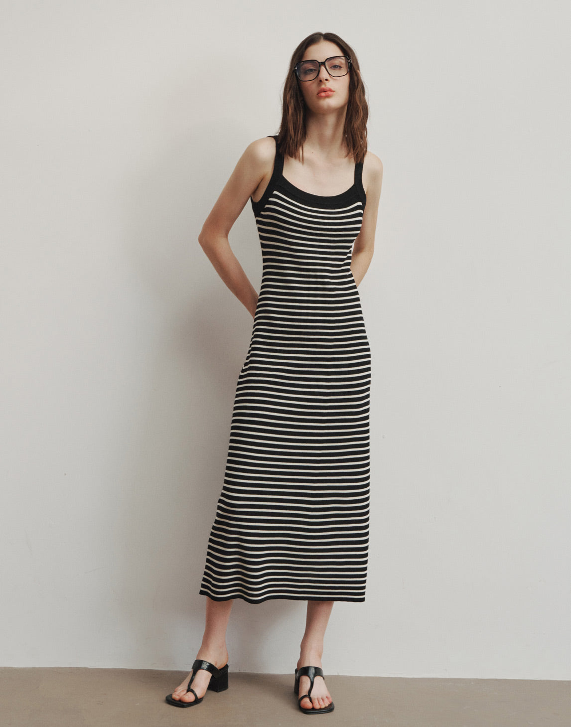 Chic Strickkleid mit breiten Trägern