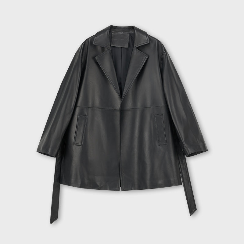 Manteau enveloppant en cuir raffiné