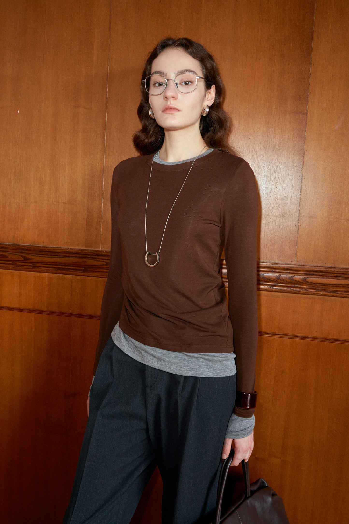 T-shirt à manches longues superposé asymétrique