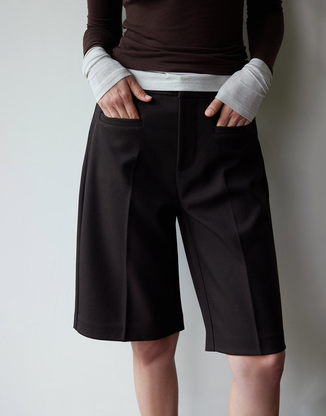 Shorts ajustés en sergé élégant
