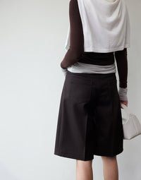 Thick Textured Five-quarter Length Short