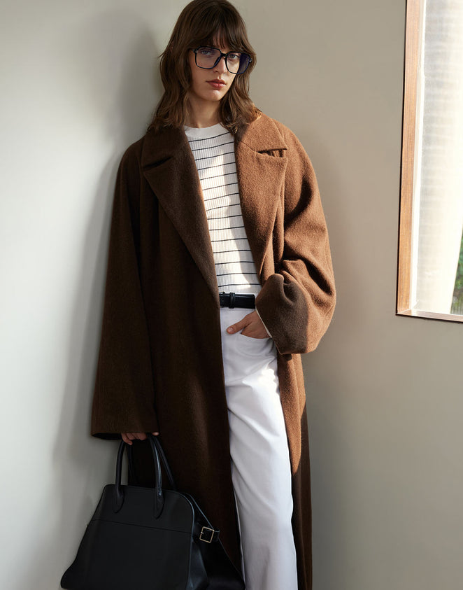 Manteau ample en laine à revers longs