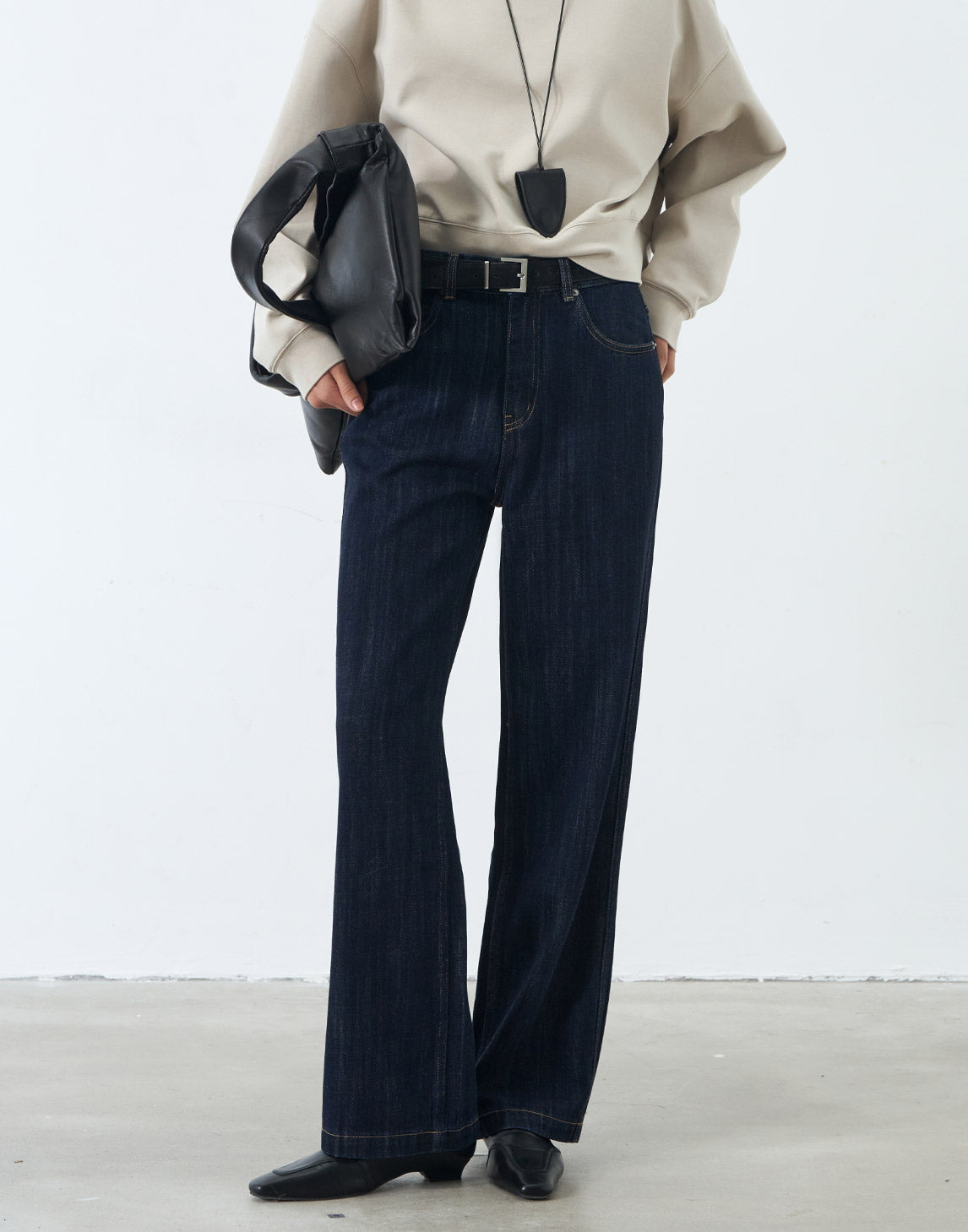 Pantaloni in denim classici a zampa