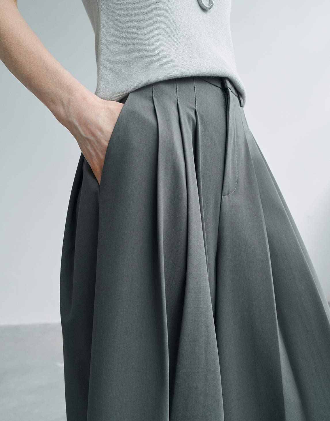 Elegante, plissierte Hosen mit weitem Bein