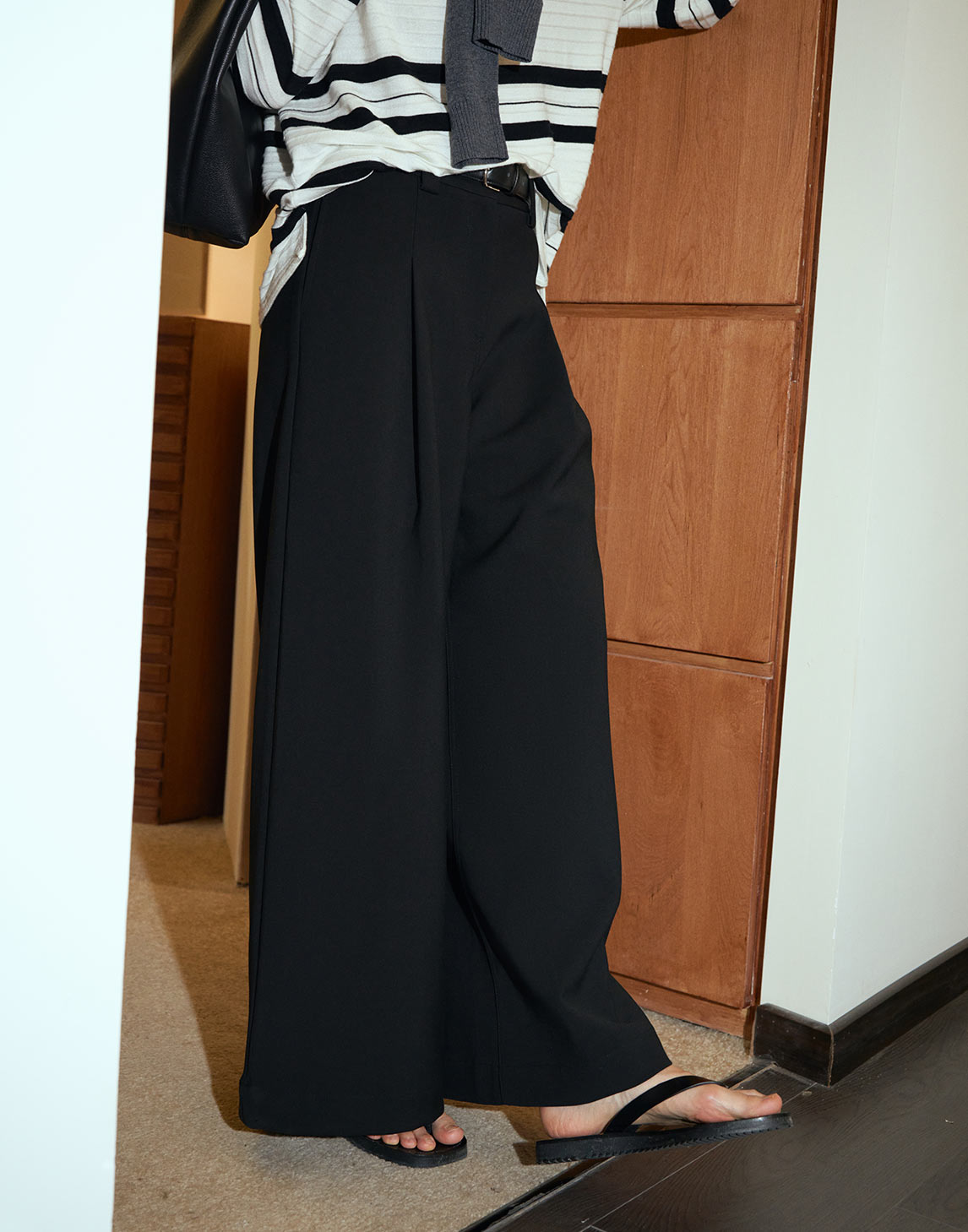 スリムドレープワイドレッグパンツ