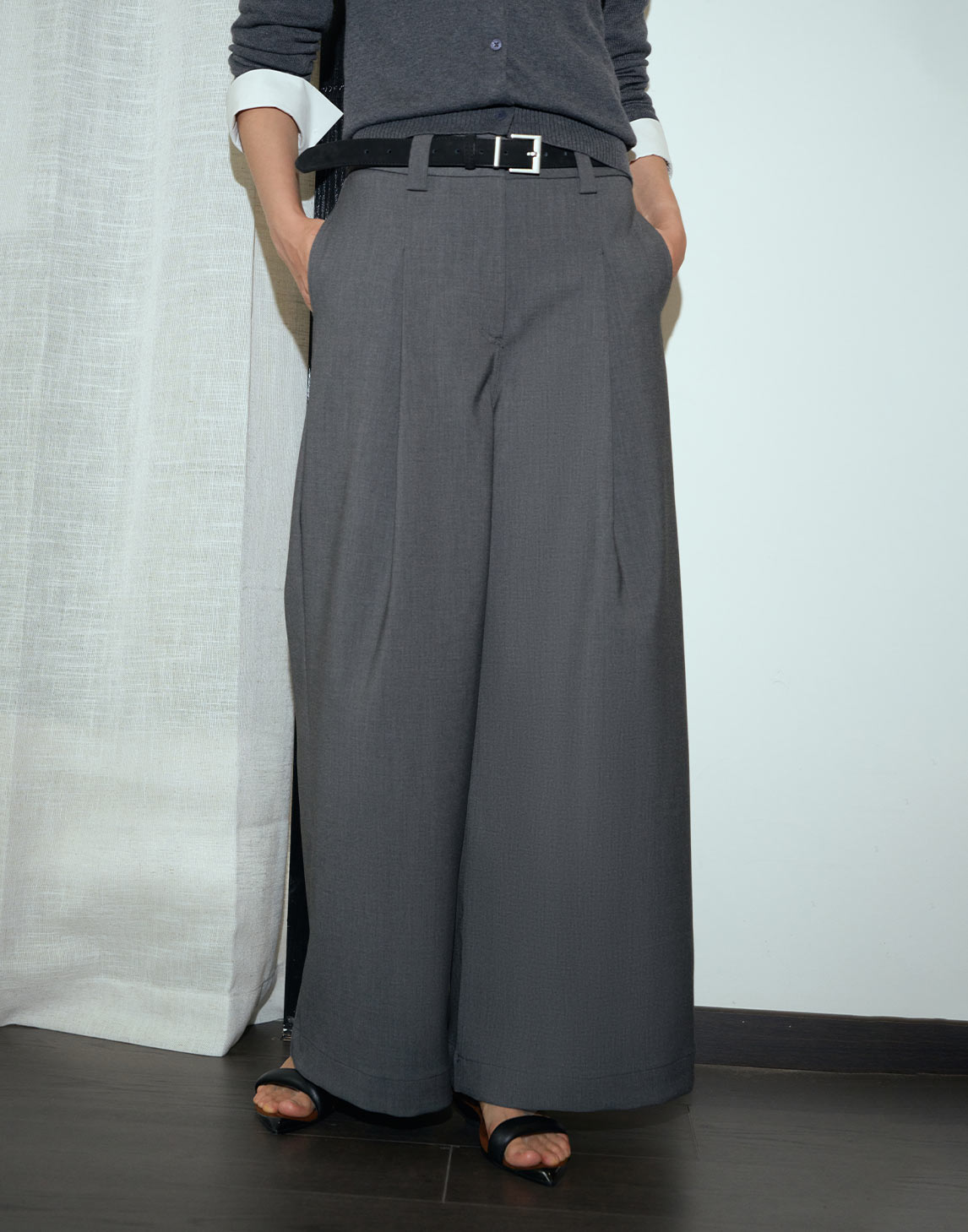スリムドレープワイドレッグパンツ