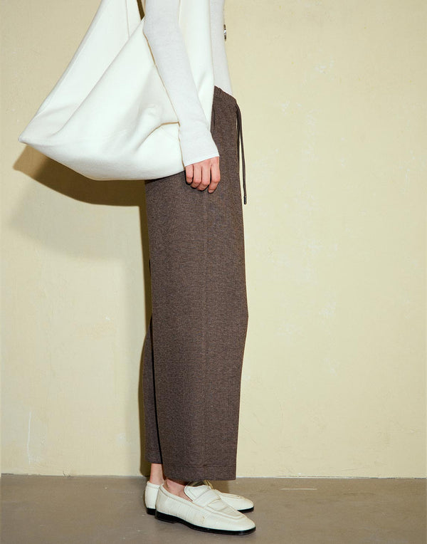 シックなワイドレッグニットパンツ