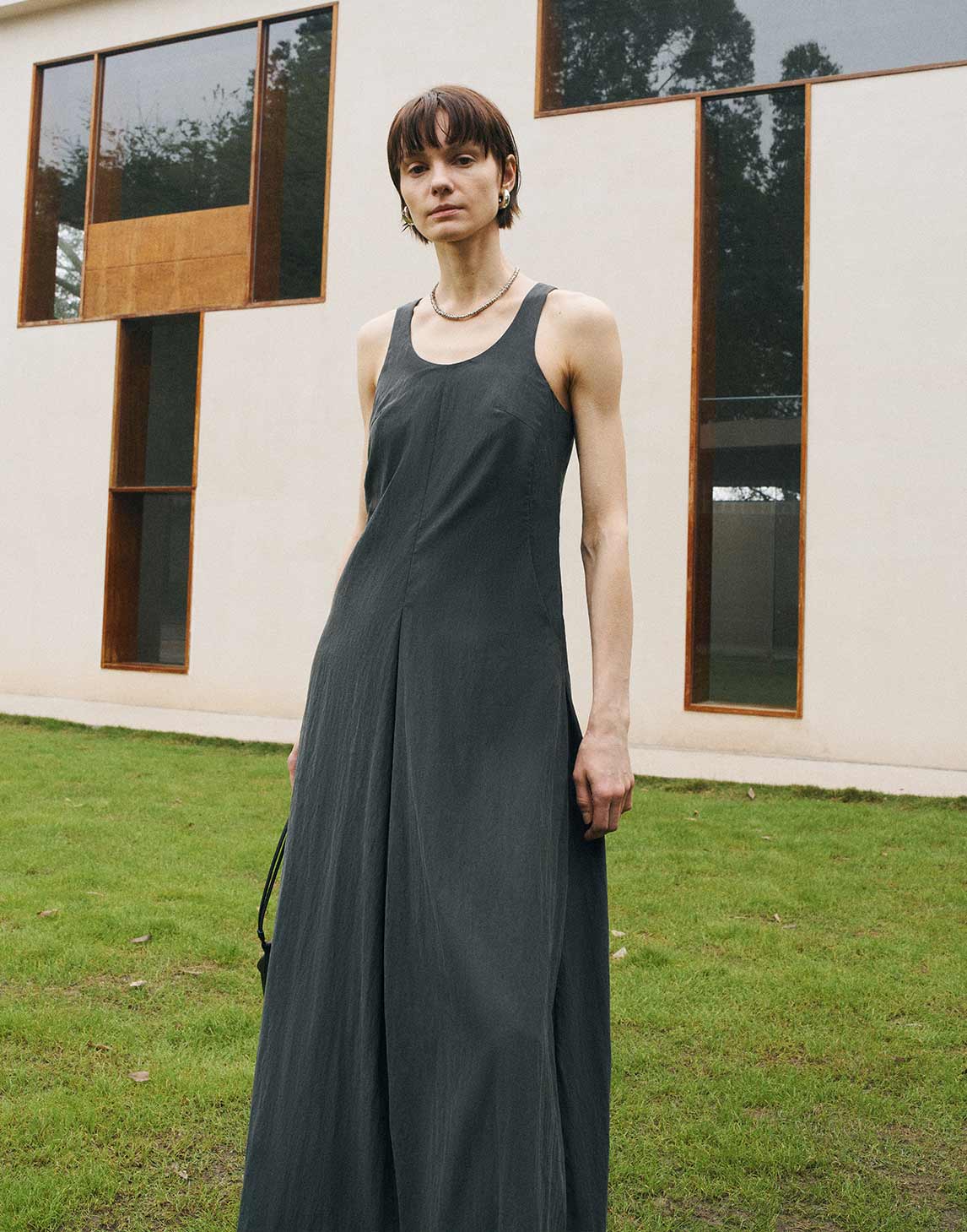 Robe douce froissée à encolure en U
