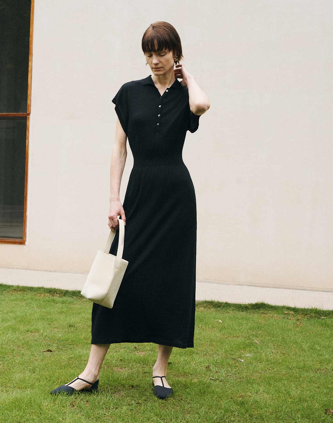 Robe en laine cintrée à la taille