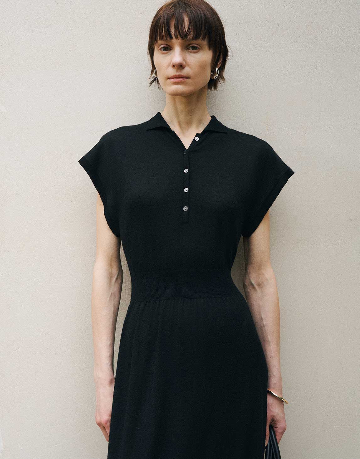 Robe en laine cintrée à la taille