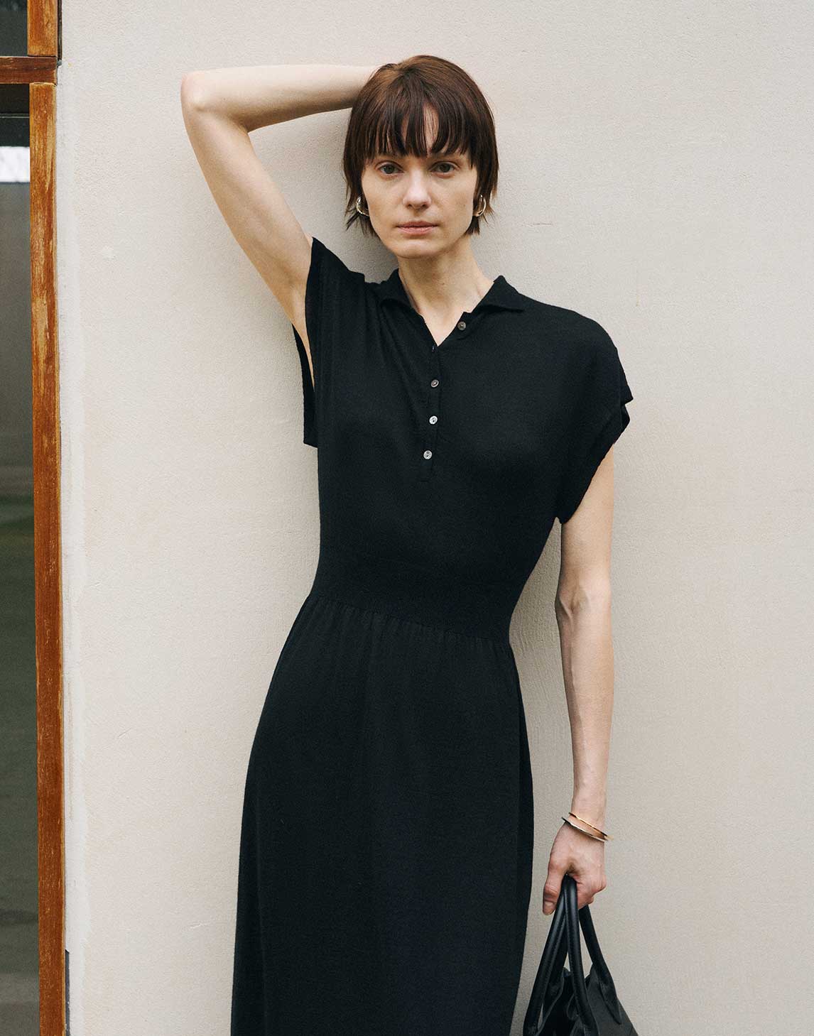 Robe en laine cintrée à la taille