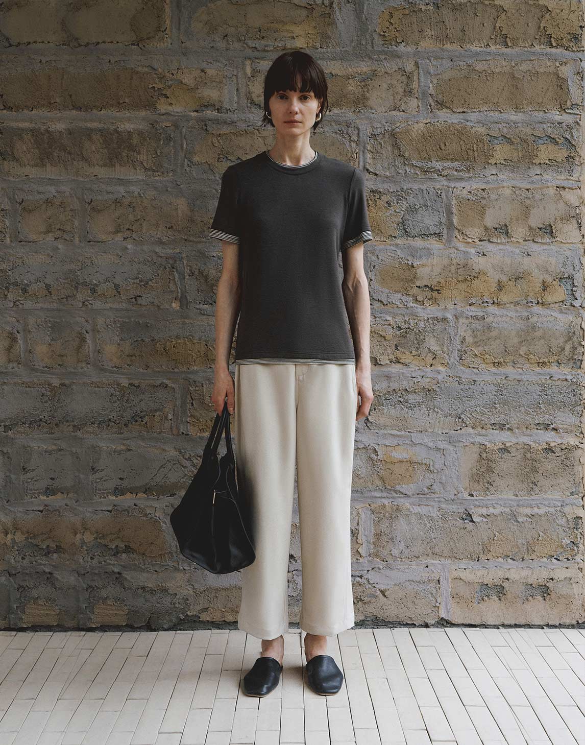 スタイリッシュなフェイクレイヤードTシャツ