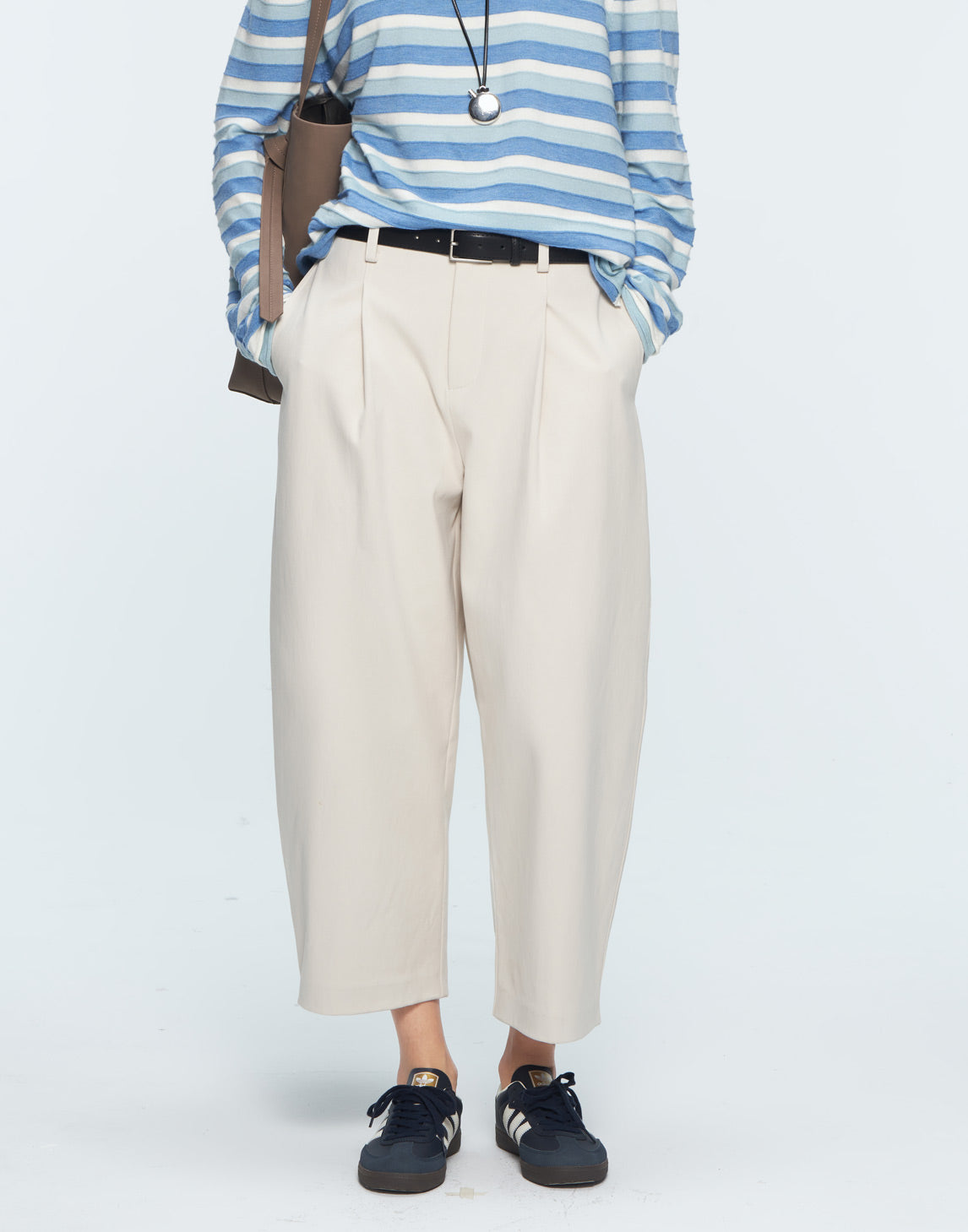 Pantaloni con pieghe frontali su misura