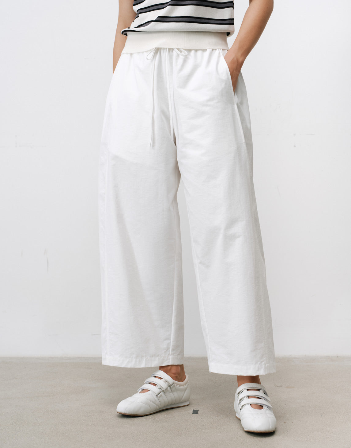 Pantaloni Moderni Minimalisti con Arricciature