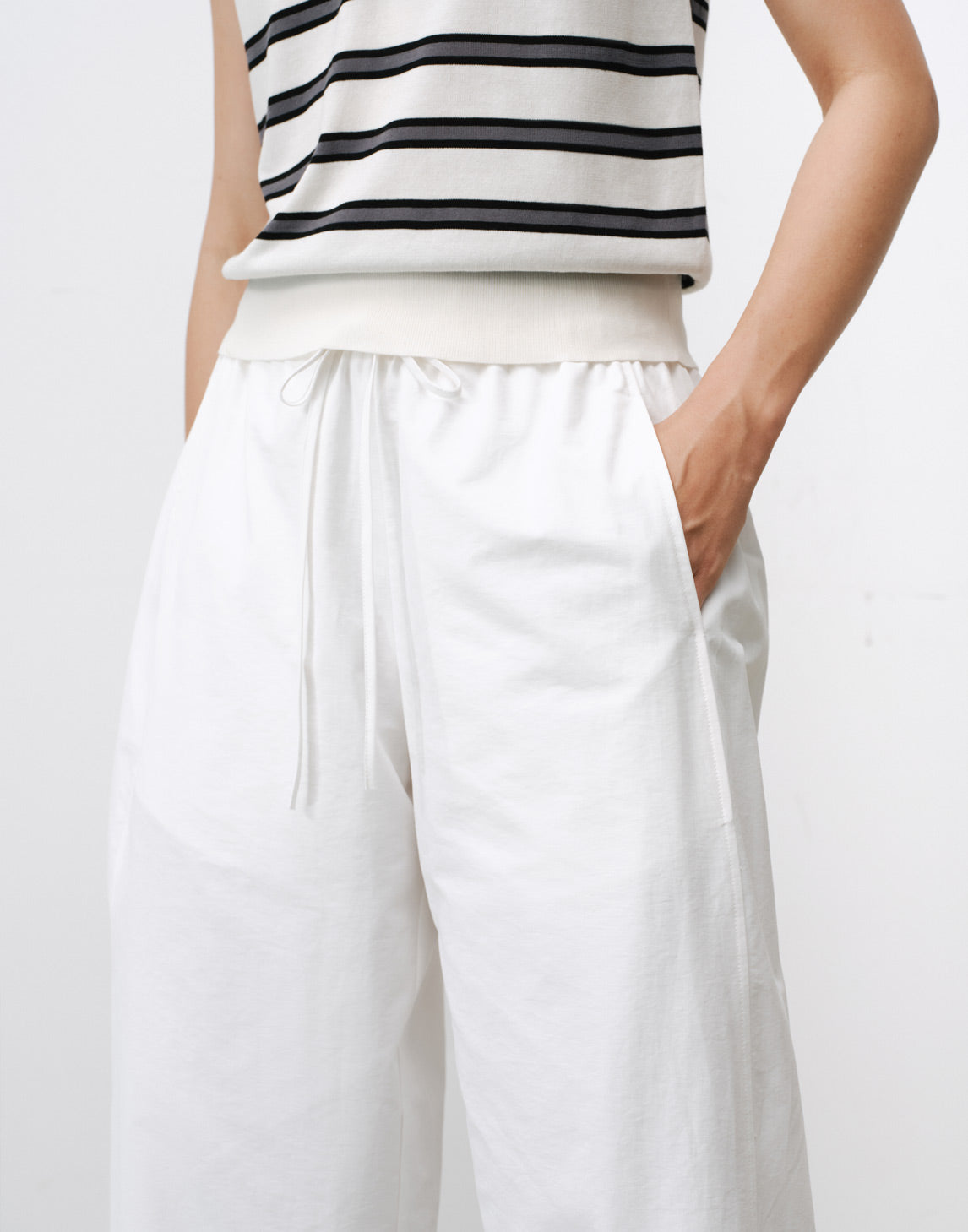 Pantaloni Moderni Minimalisti con Arricciature