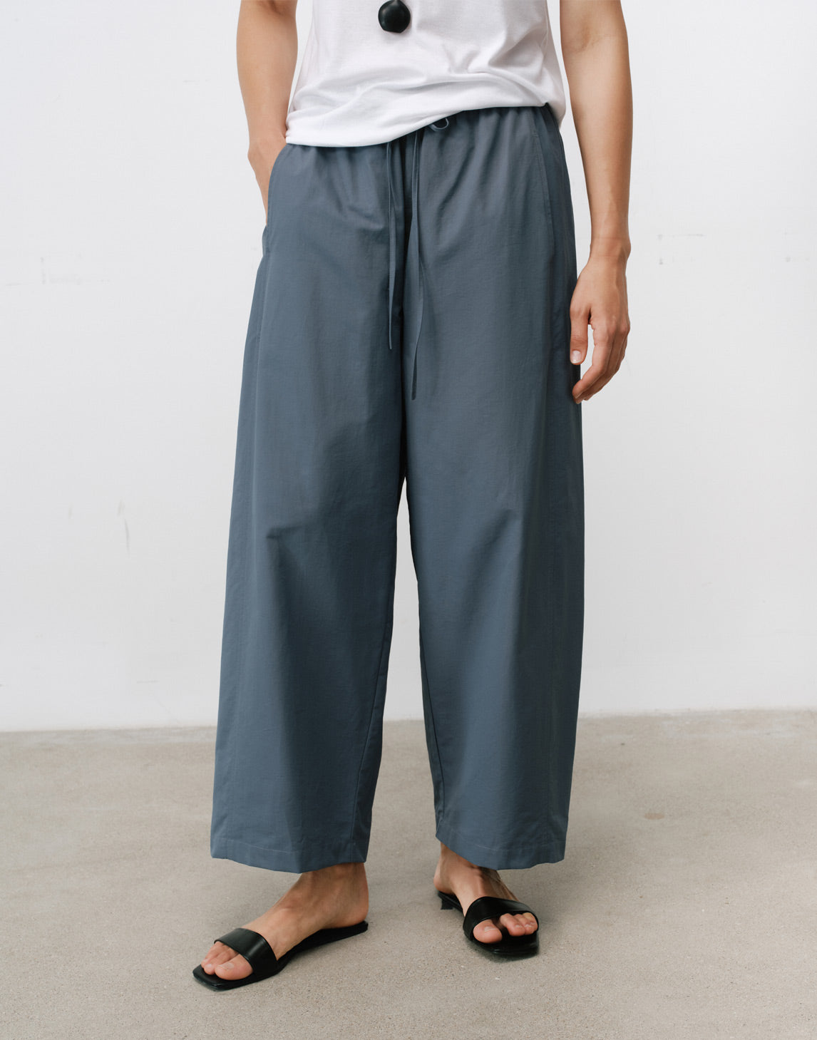 Pantaloni Moderni Minimalisti con Arricciature