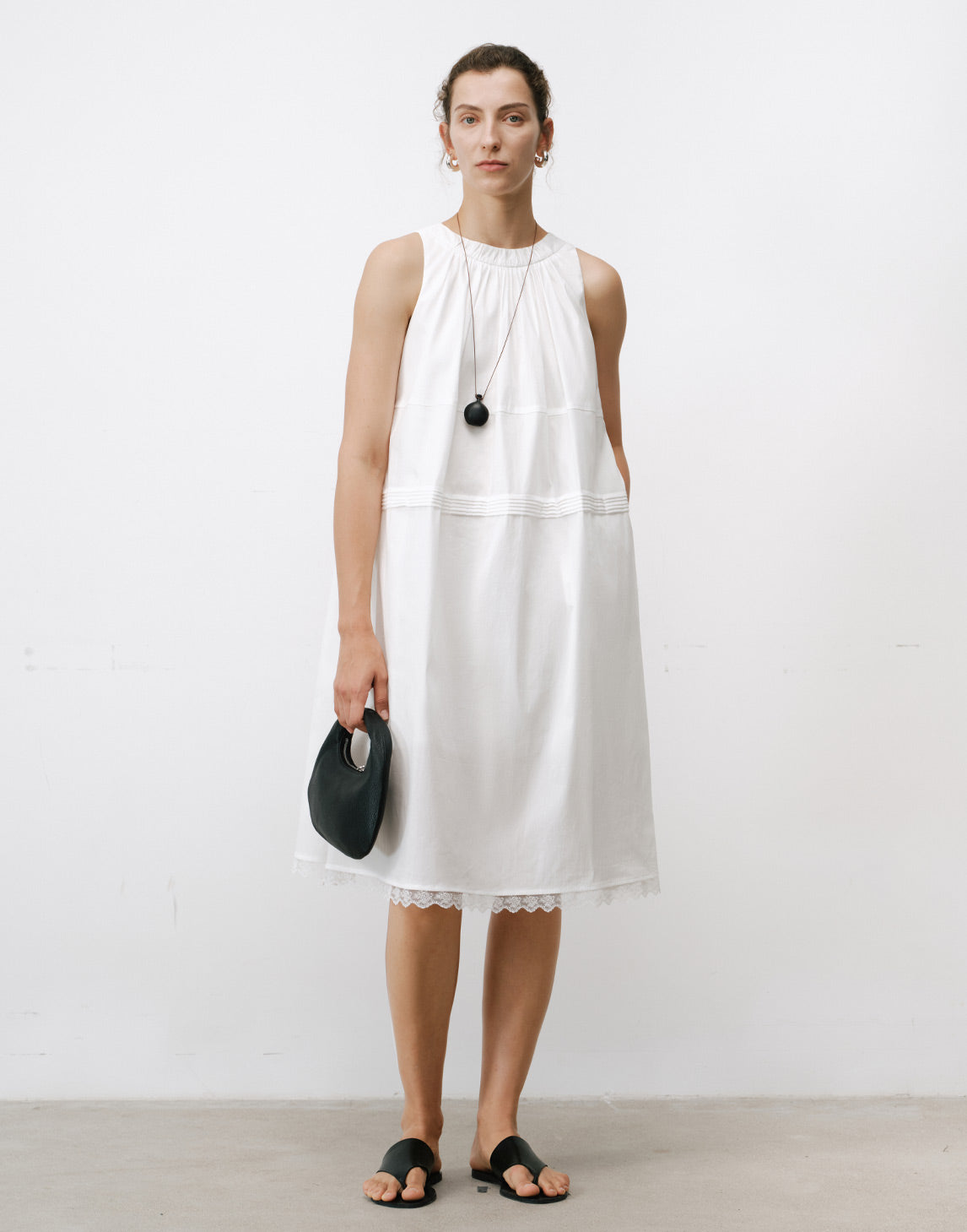 Robe Bouton Dos Sereine