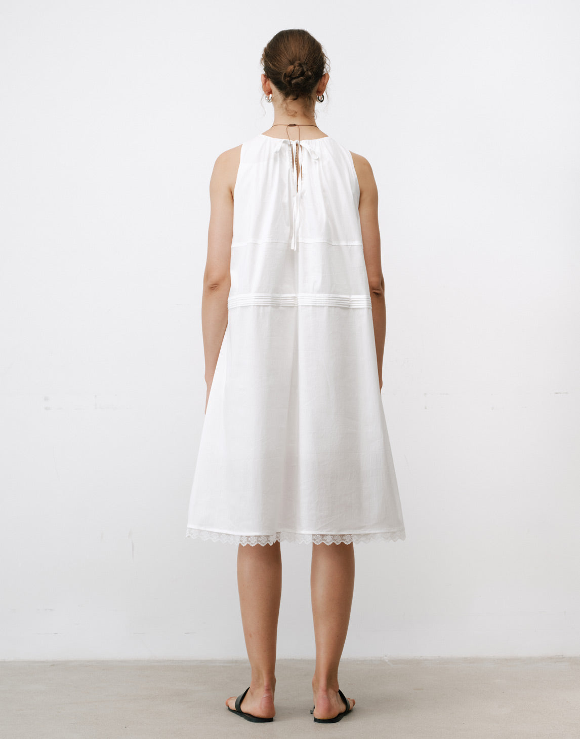 Robe Bouton Dos Sereine