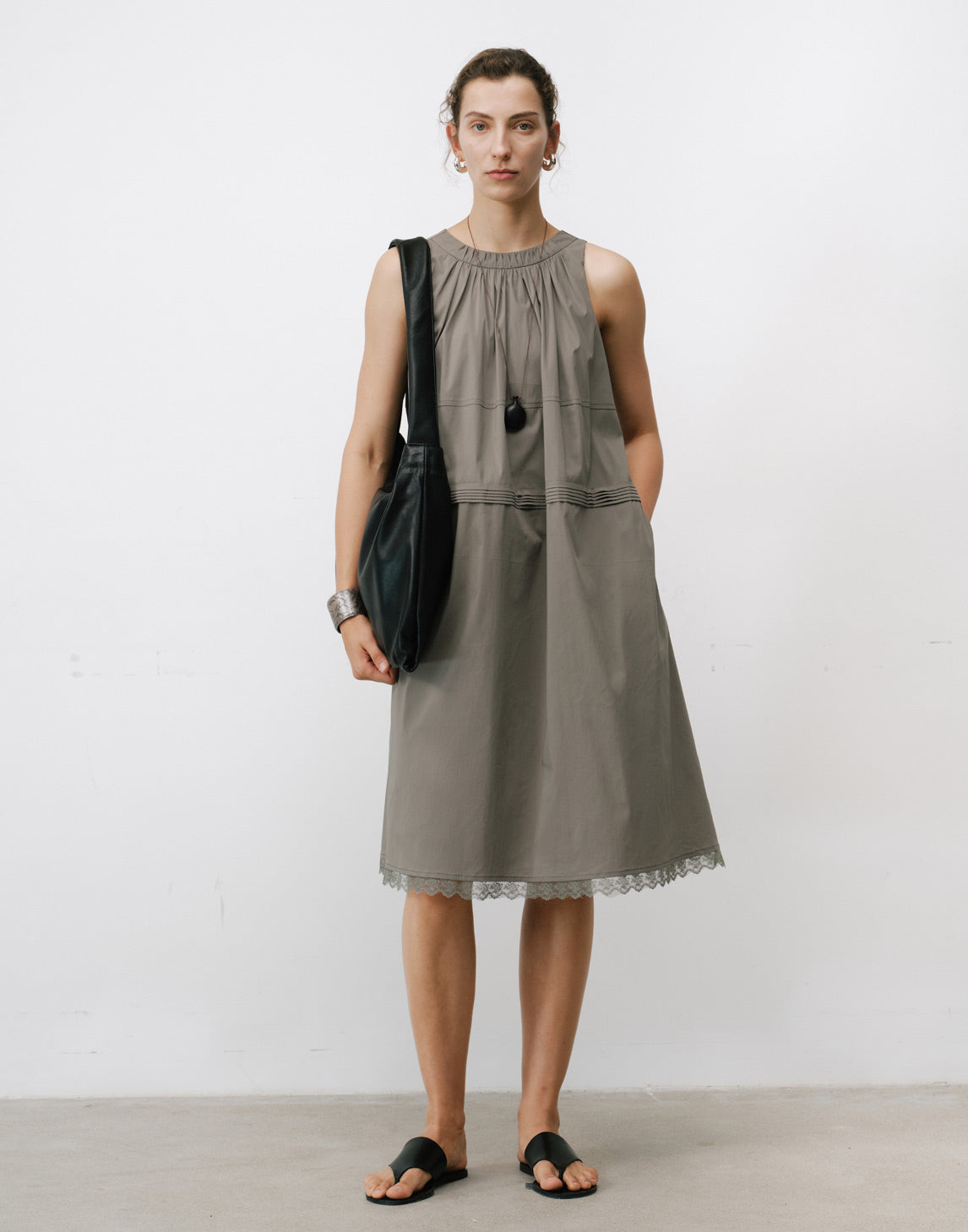 Robe Bouton Dos Sereine