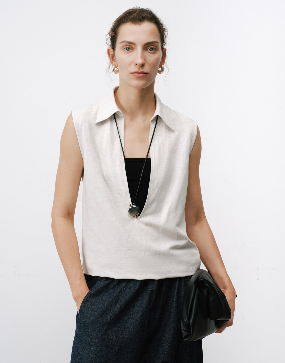 Sophisticada camiseta tipo polo sin mangas