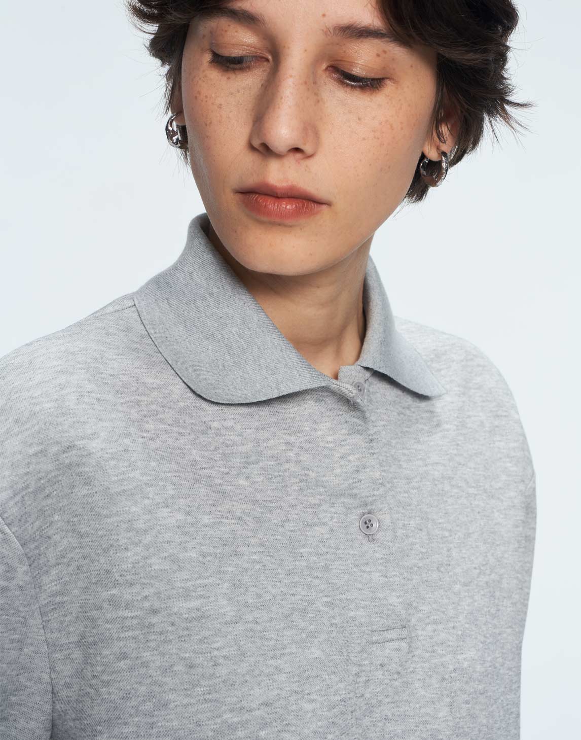 Sudadera tipo polo casual y cómoda
