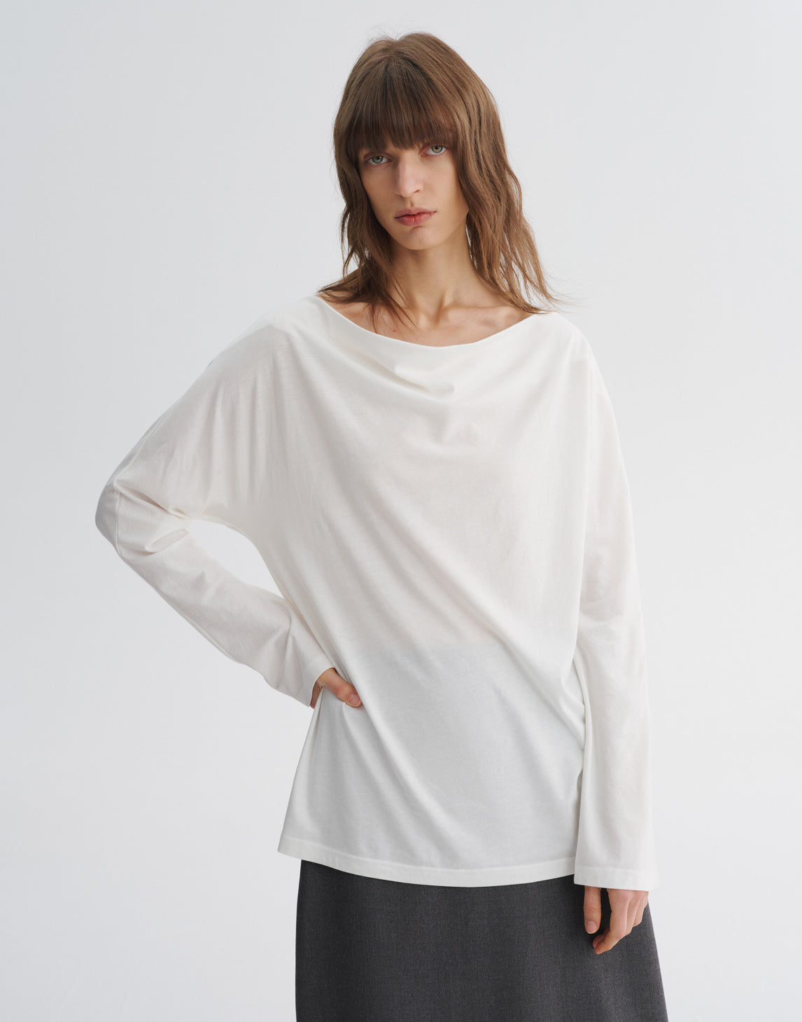 オフショルダー ドレープネックTシャツ