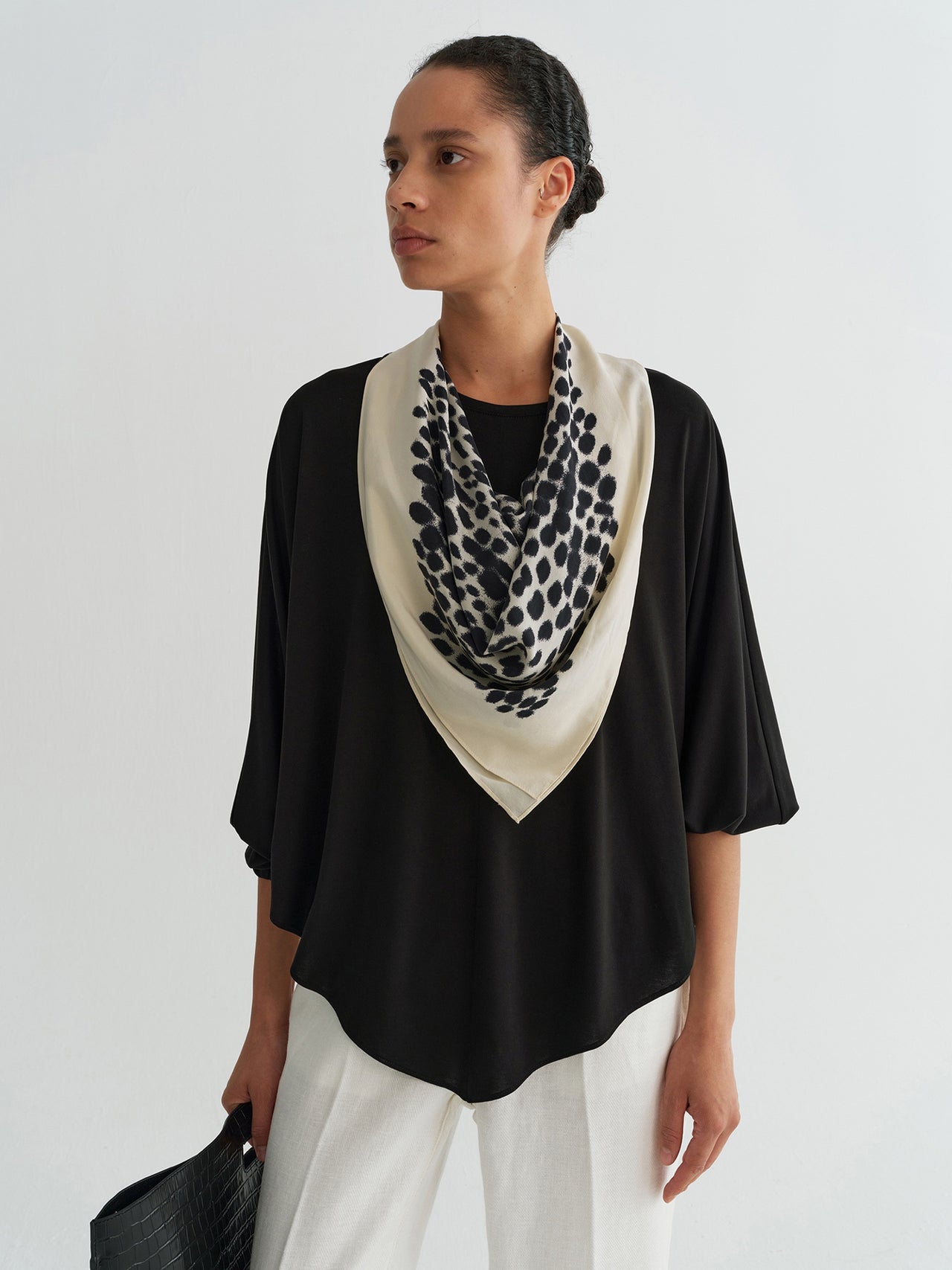 Lune Dot Silk Scarf  欠白底图