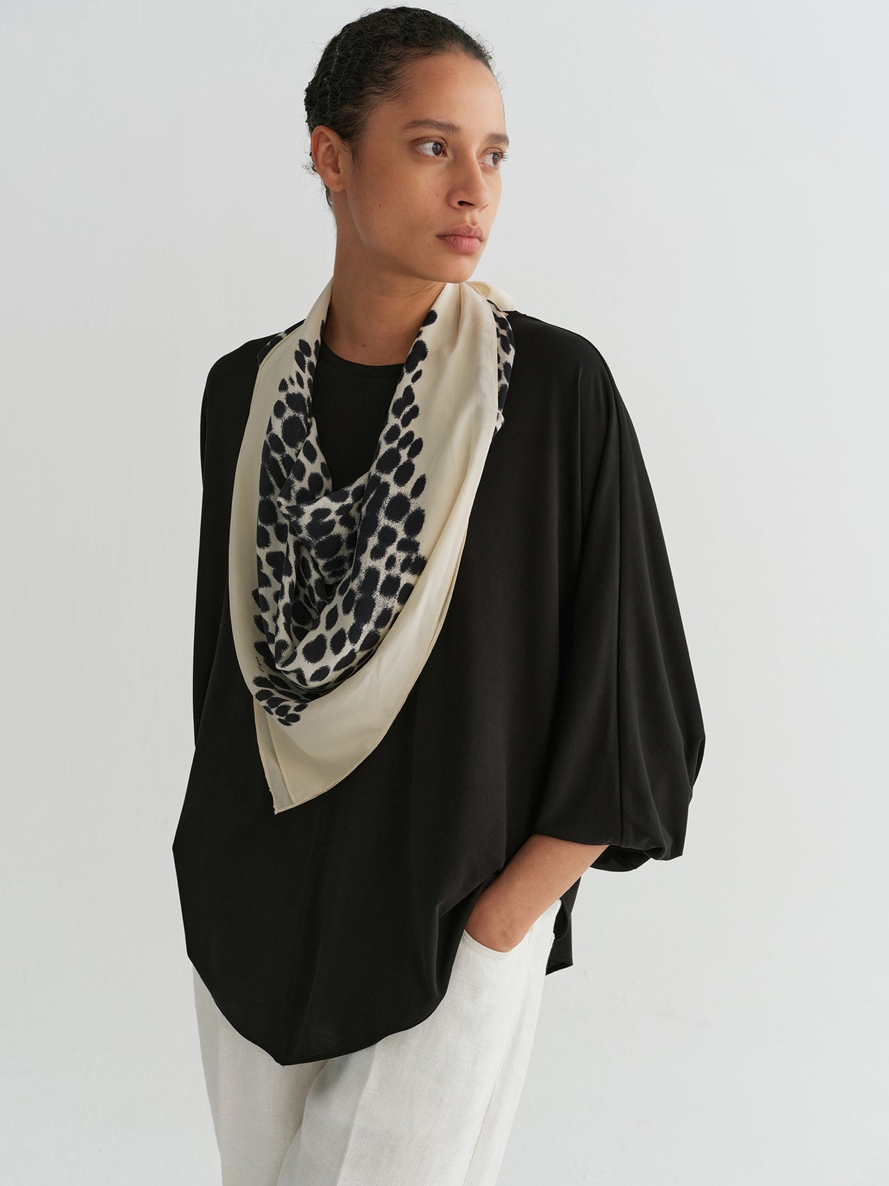 Lune Dot Silk Scarf  欠白底图