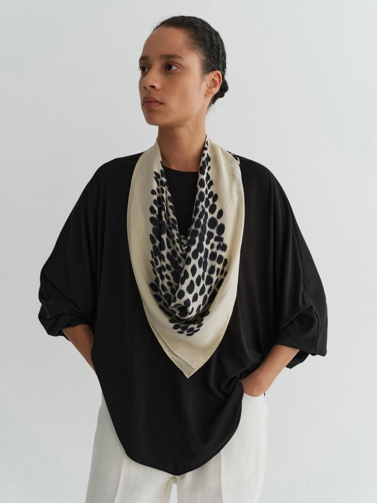 Lune Dot Silk Scarf  欠白底图